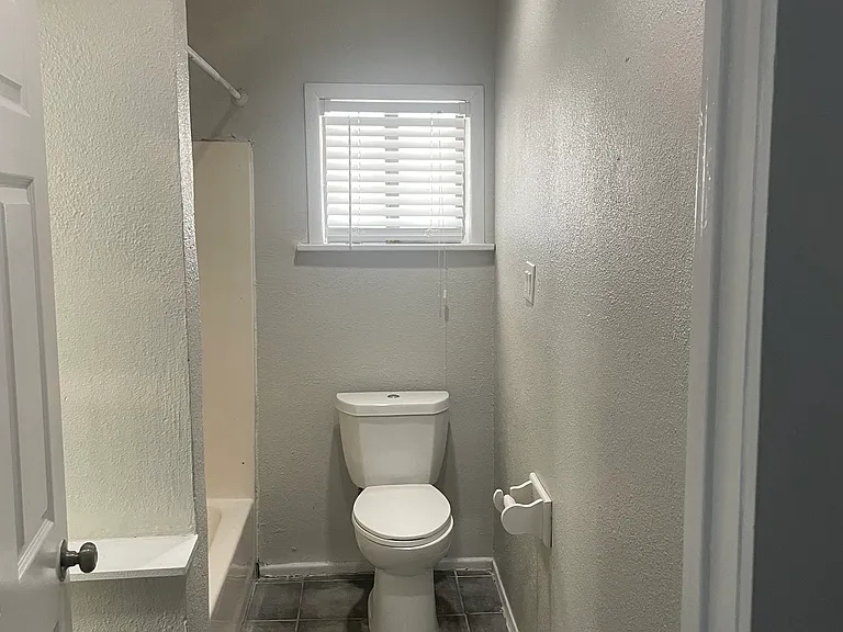 1542 W Craig Pl — Photo 11