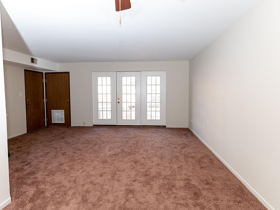 2nd image of 4111 Williamsburg Ct #301