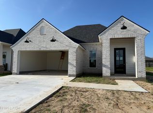 136 Lakes Edge Dr, Broussard, LA 70518