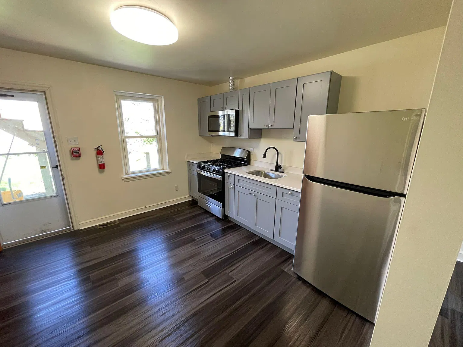 1223 Olive St — Photo 2