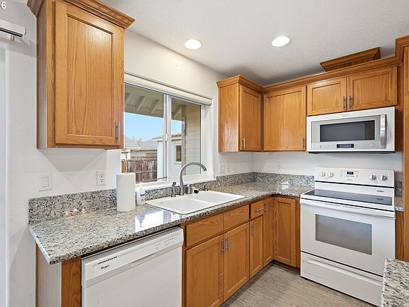 4th image of 4552 Live Oak St