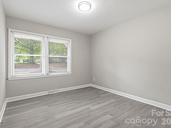 5th image of 810 Echo Glen Rd