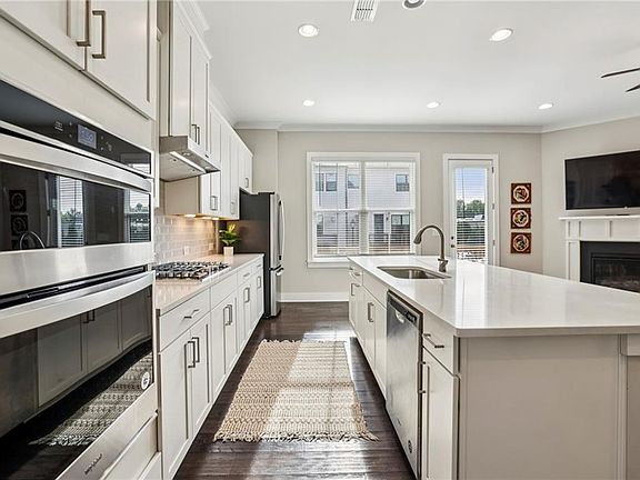 2nd image of 140 Fair View Cir
