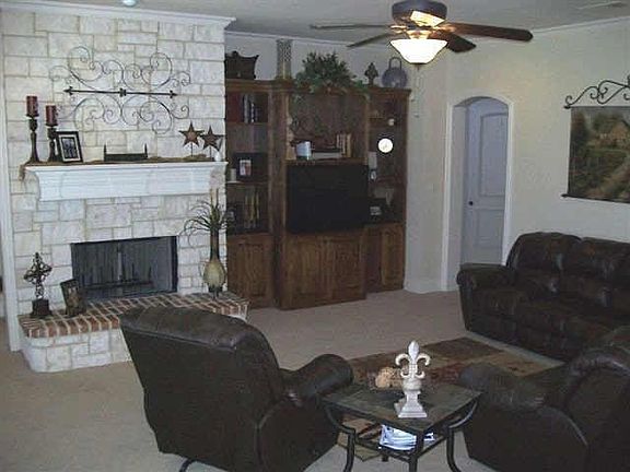 3rd image of 502 Meadowlark Pl
