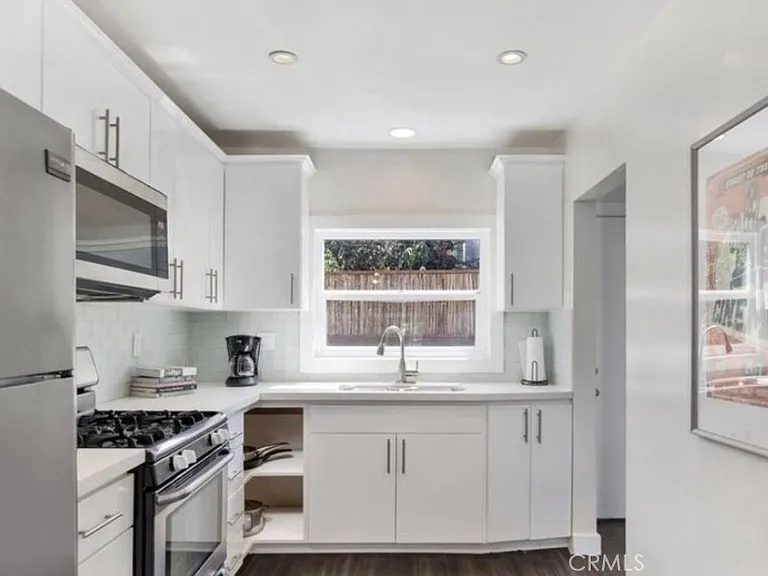 5150 Romaine St — Photo 8