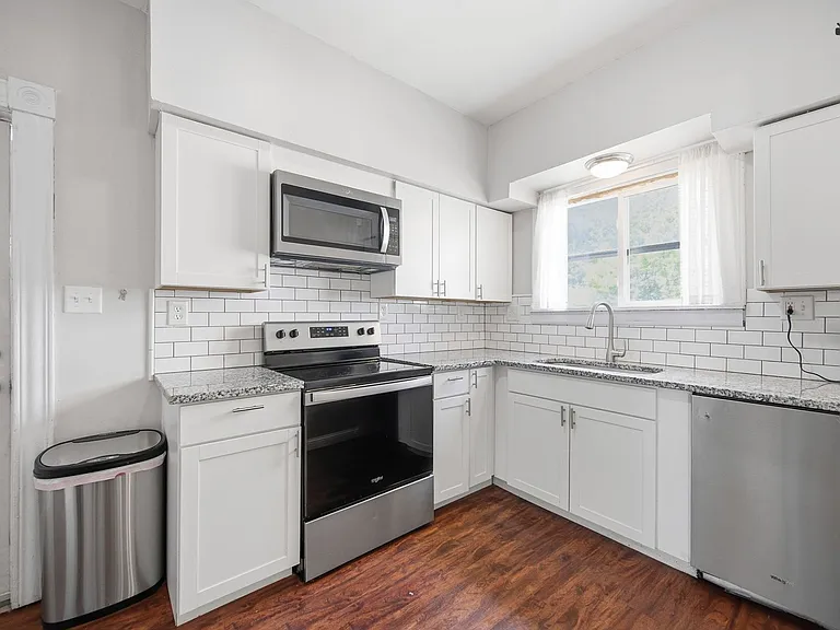6125 Clephane Ave — Photo 2