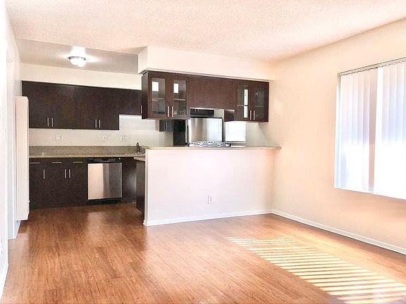 3rd image of 1552 Berkeley St APT 6