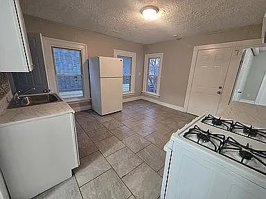 3rd image of 187 Wolcott St Fl 2