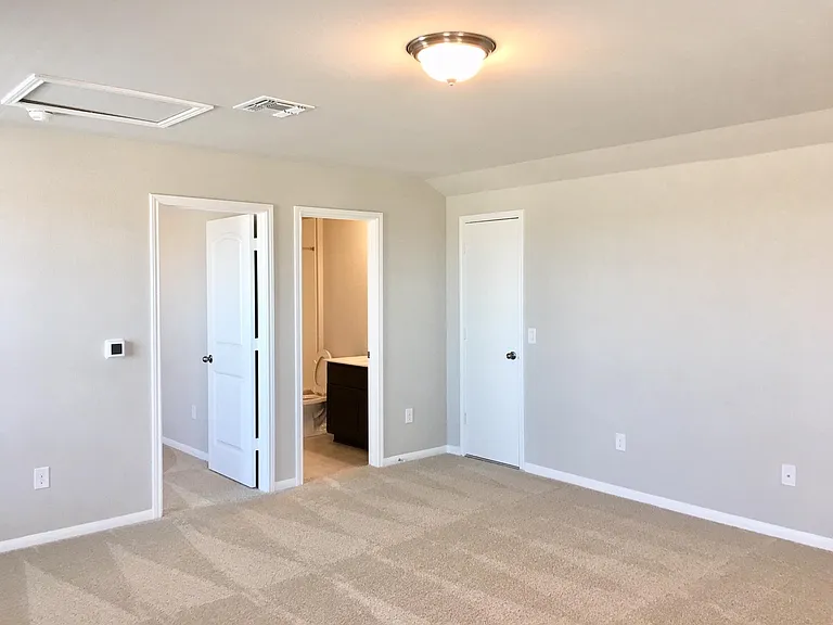 7008 Loretta White Ln — Photo 14
