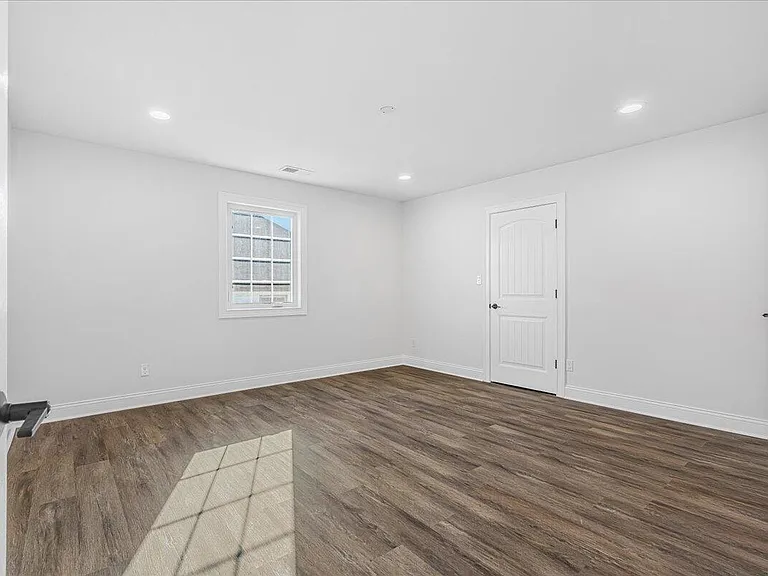 413 Weston Park — Photo 29