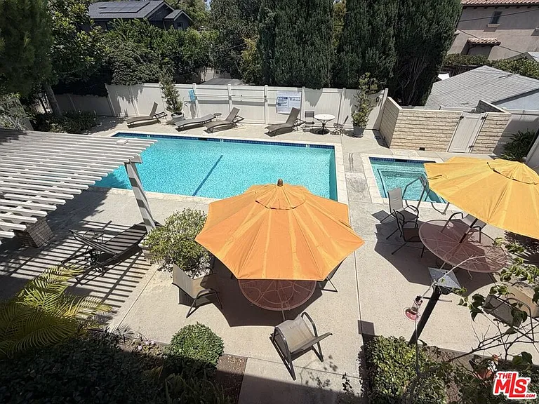 14315 Riverside Dr #210 — Photo 11