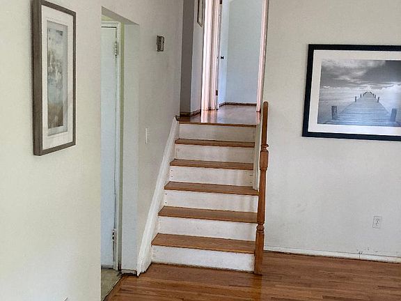 2nd image of 98 Neponsit St