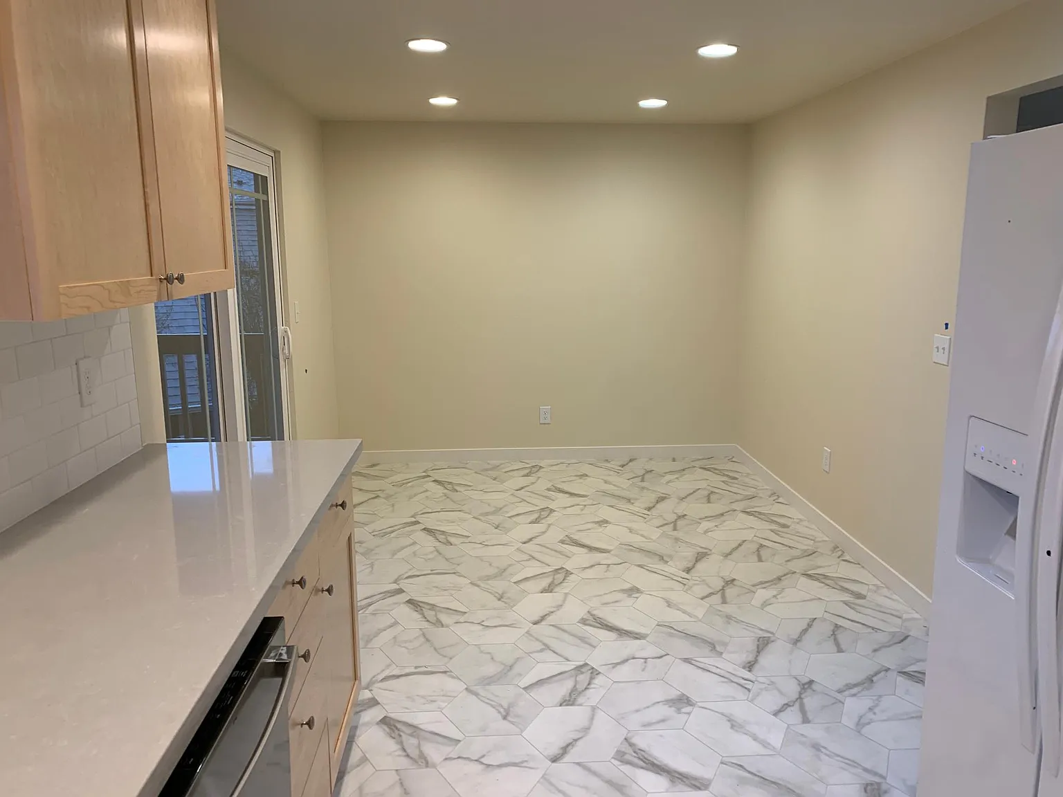 3 bed, 1042 sqft, $2,600 — Photo 4