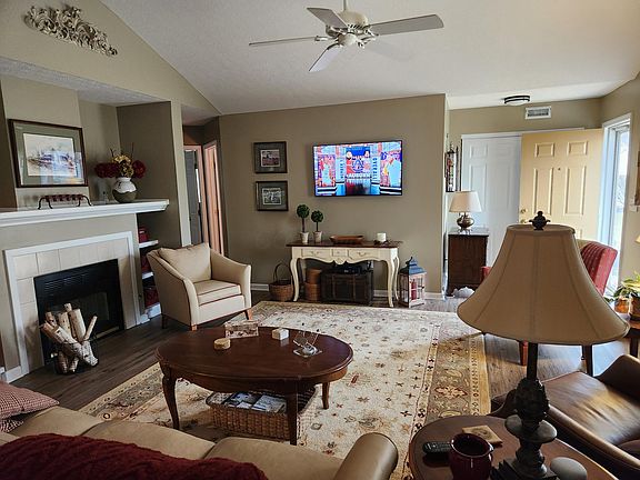 5th image of 7879 Meadowlark Ln N