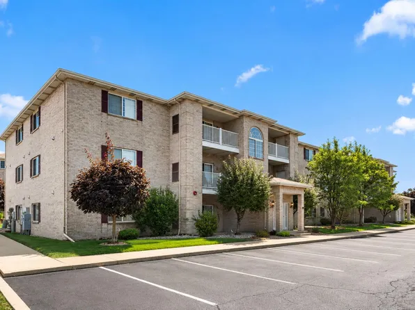 2007 W 75th Pl Unit 21, Merrillville, IN 46410