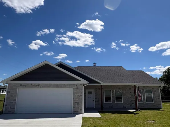 726 Vine Dr, Holts Summit, MO 65043