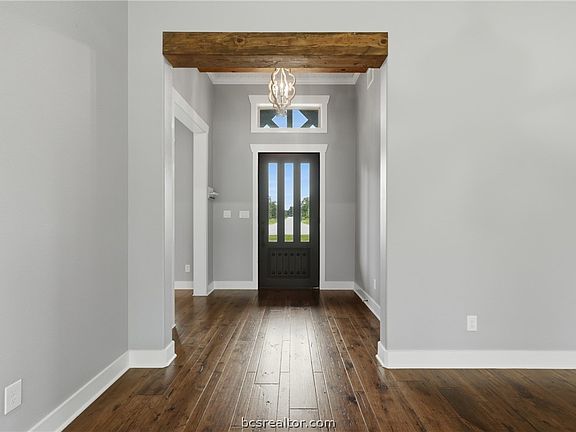 5th image of 10225 Cambridge Dr