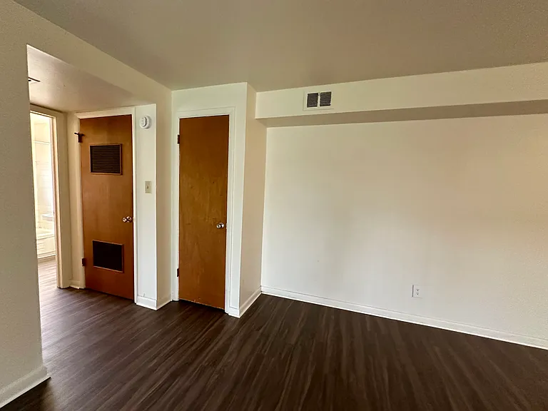 Edgewood Apartments — Photo 14