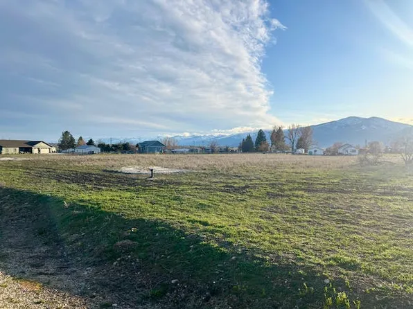 3 Broken Spoke Rd, Stevensville, MT 59870