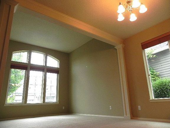4th image of 1080 SE Wenlock Ave