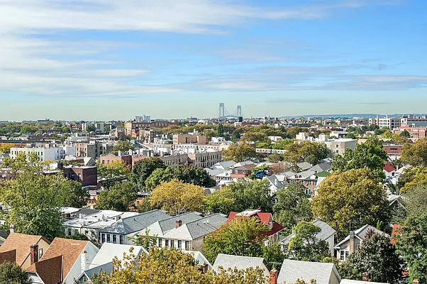 Sold by Compass | media 10