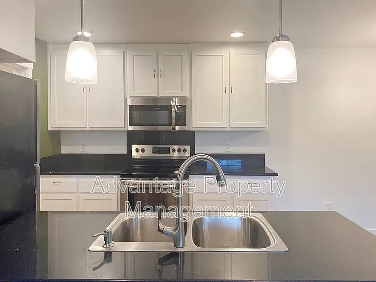 1711 S 9th St — Photo 13