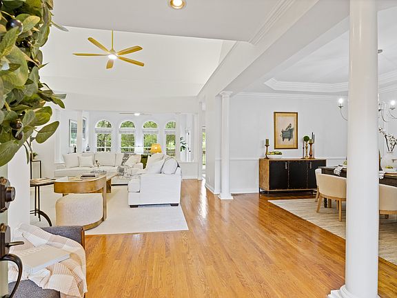 5th image of 4040 Oxford Glen Dr