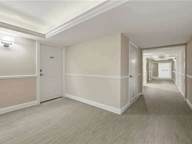 1977 Gulf Shore Blvd N #306 — Photo 3