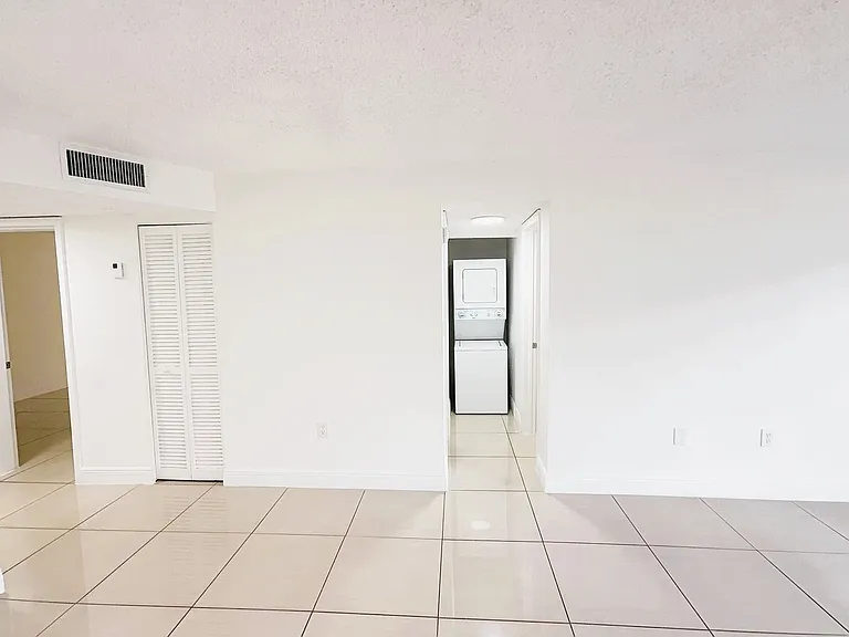 Pacifica Apartments — Photo 4