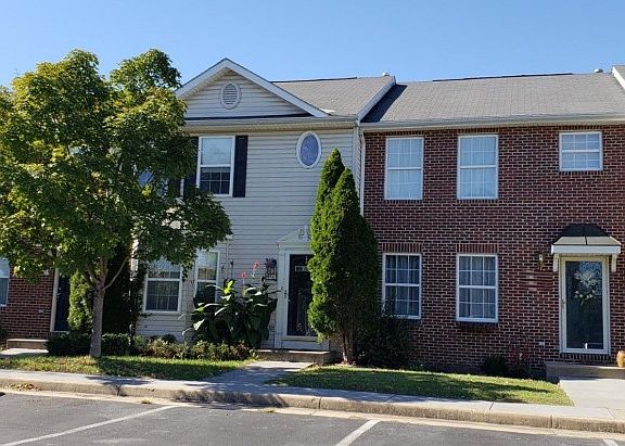 2nd image of 147 Lexington Ct