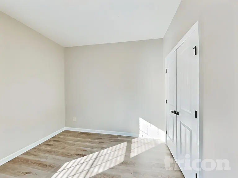 1862 Camelot Dr — Photo 10