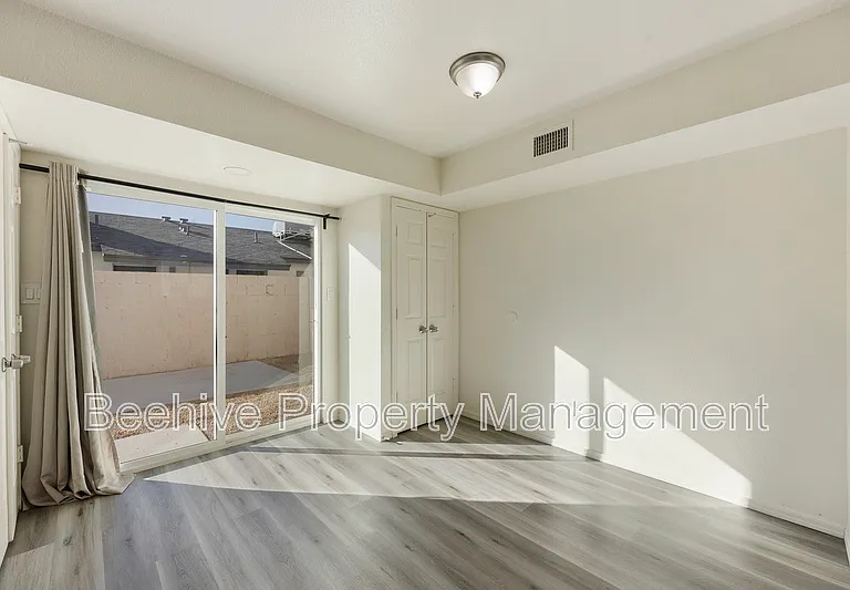 2732 E Culver St #1 — Photo 16