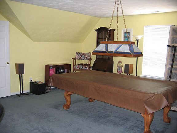 Huge room over the 2 car garage