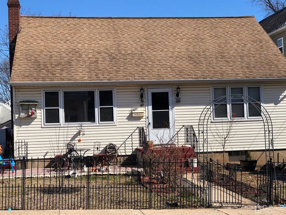 2nd image of 45 Ambrose St