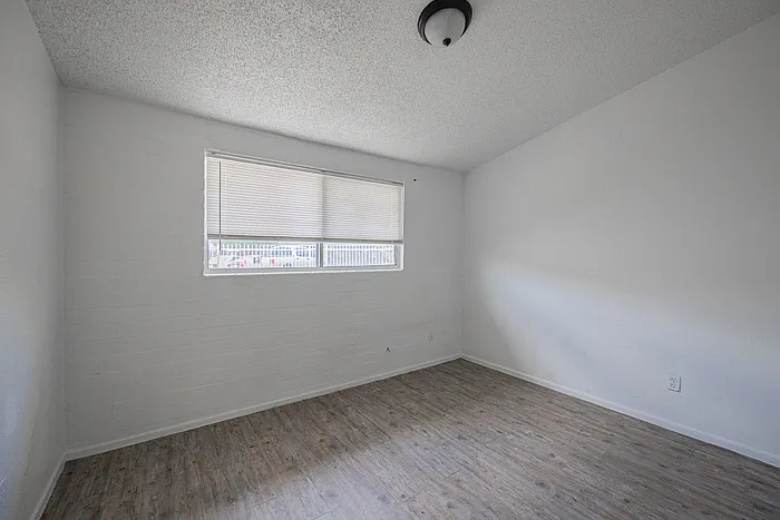 2139 W Devonshire Ave #2 — Photo 8