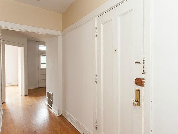 5th image of 1943 W Winnemac Ave APT 1