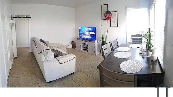 2823 W Vernon Ave — Photo 2