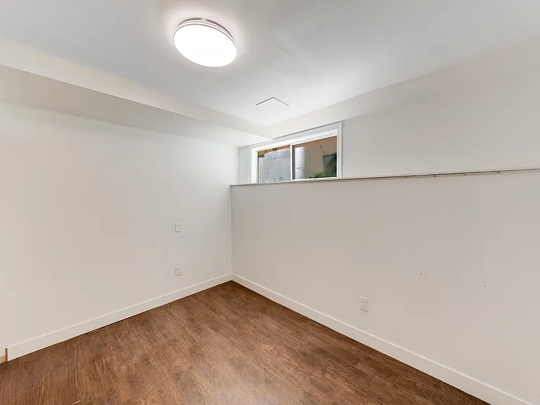 5578 Oakglen Dr — Photo 7