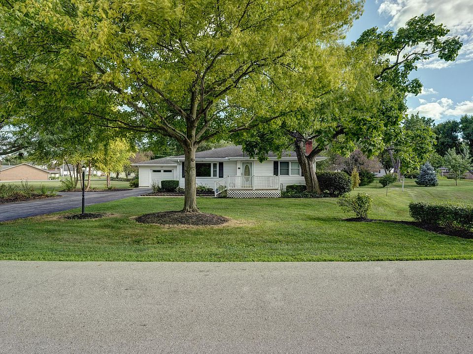 1st image of 415 Memorial Dr