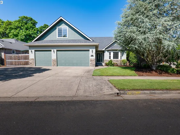 126 Springwood Dr, Eugene, OR 97404