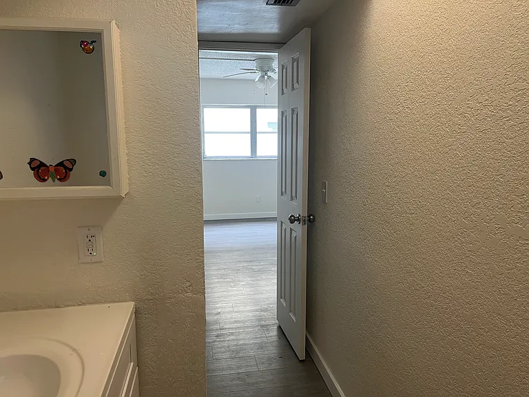 2301 Bay Blvd #1 — Photo 23