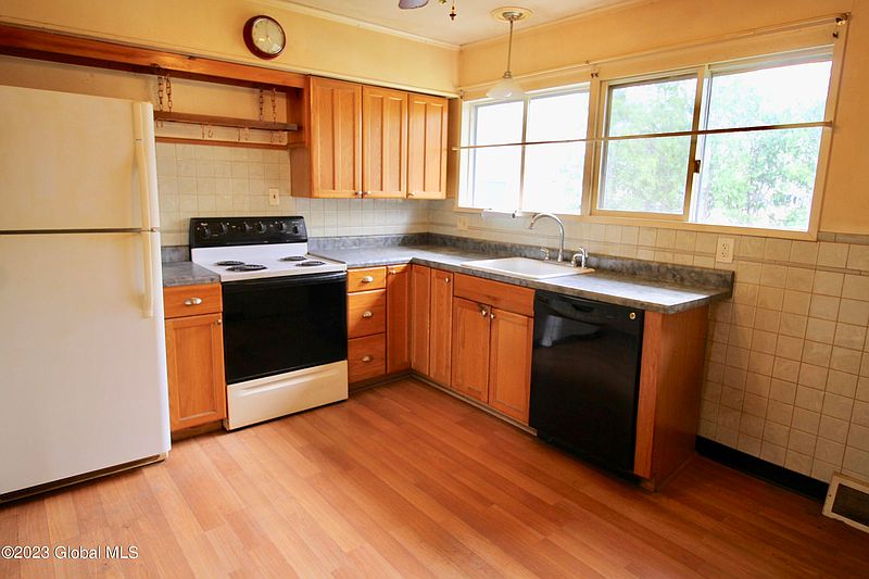 3rd image of 69 Harrison Avenue