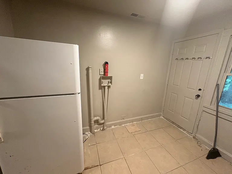 2800 Baltimore Ave — Photo 15