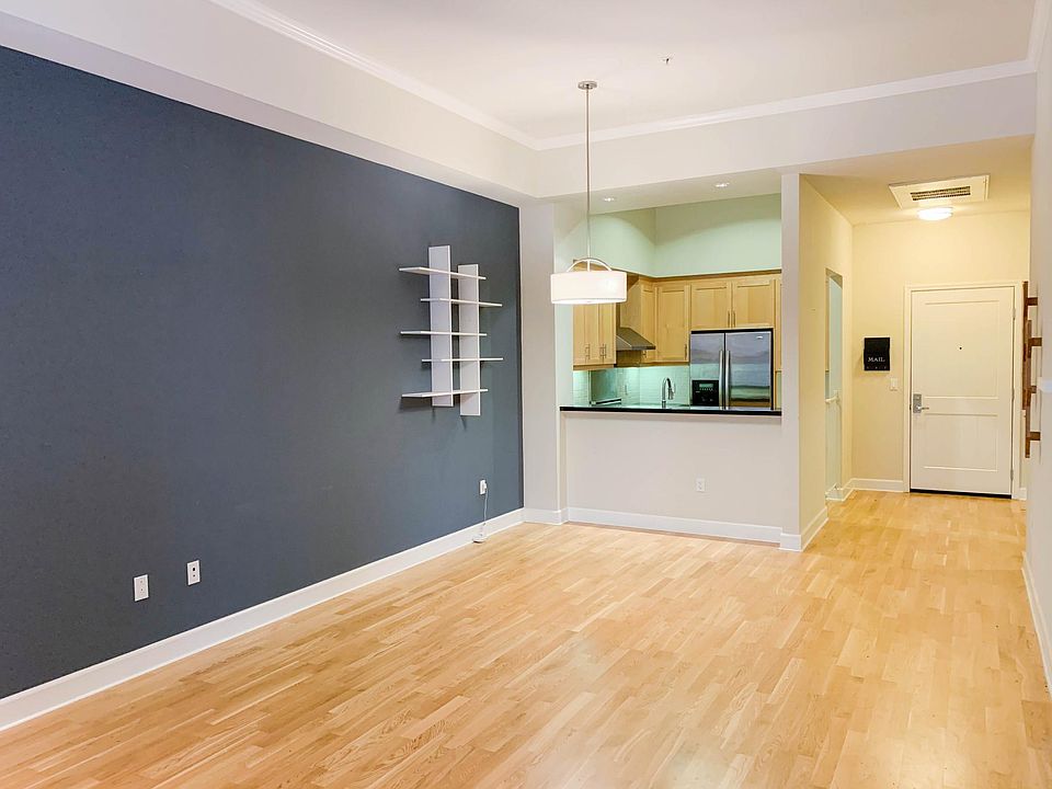 1st image of 1001 Laurel St Unit 104