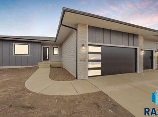 1004 N Juniper St, Lennox, SD 57039