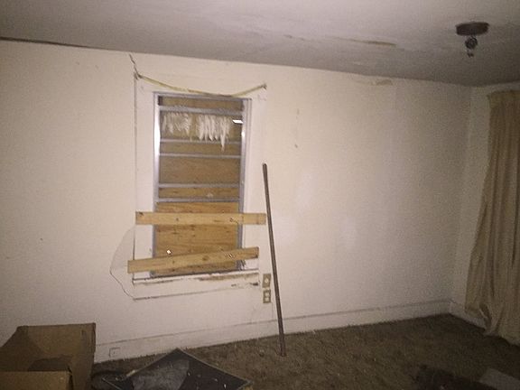 4th image of 2608 La Salle St