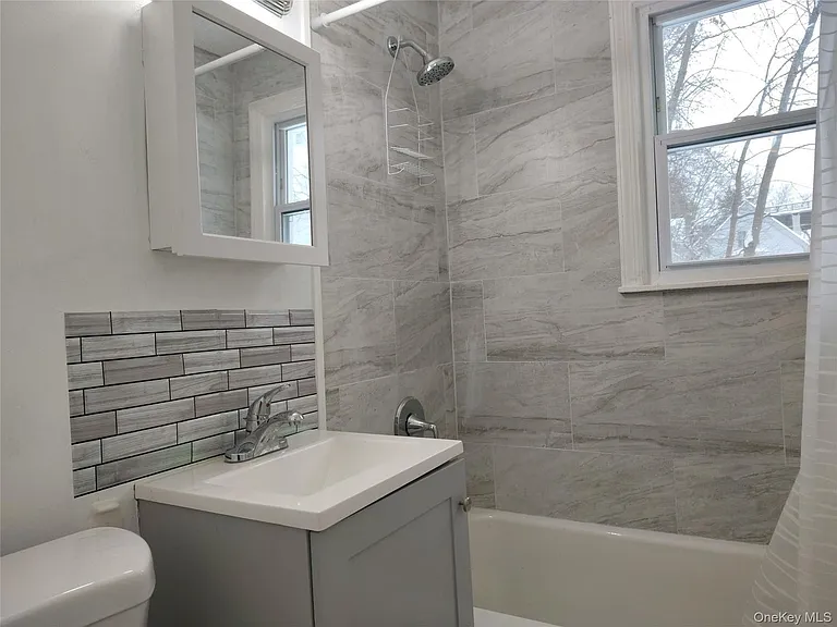 32 Vernon Ter #1 — Photo 7