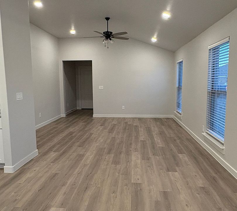 2nd image of 2121 Langford Ave