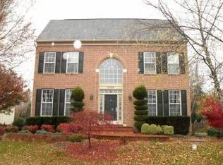 25304 Ripleys Field Dr, Chantilly, VA 20152