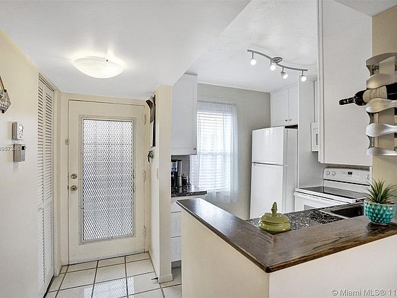 3rd image of 2841 Somerset Dr APT 408